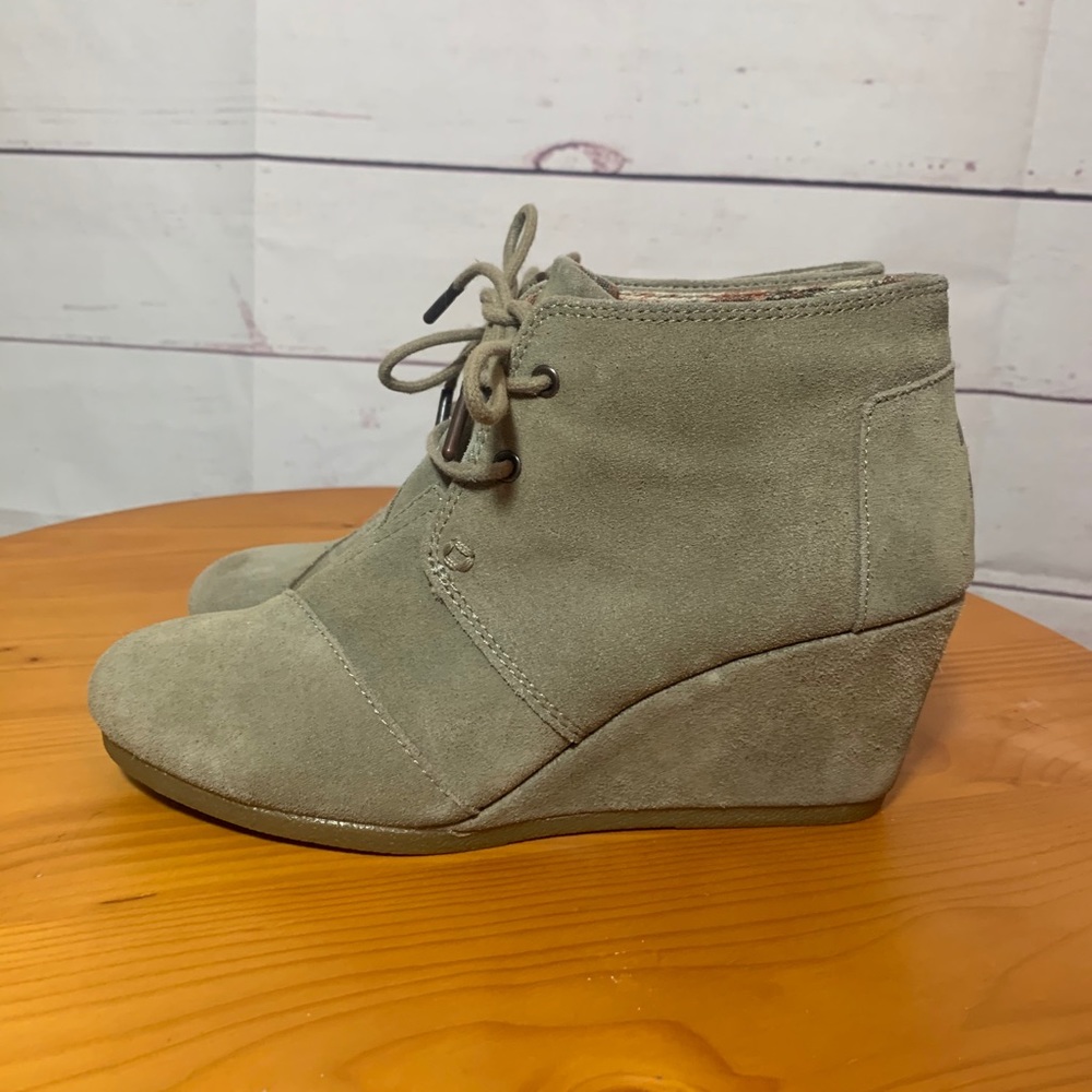 Toms Kala Size 7 Suede Wedges Tan Ankle Booties